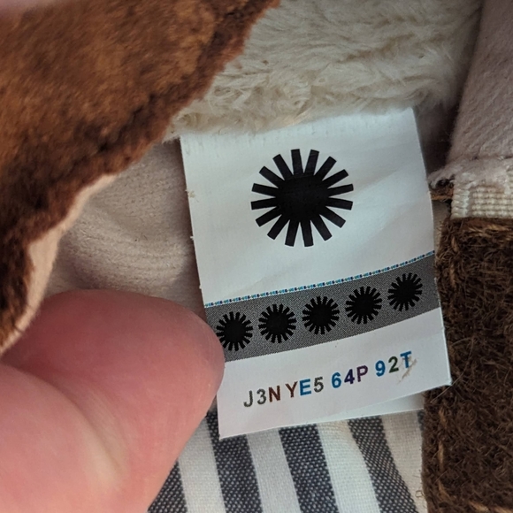 Kid's UGG Slippers - Picture 14 of 16